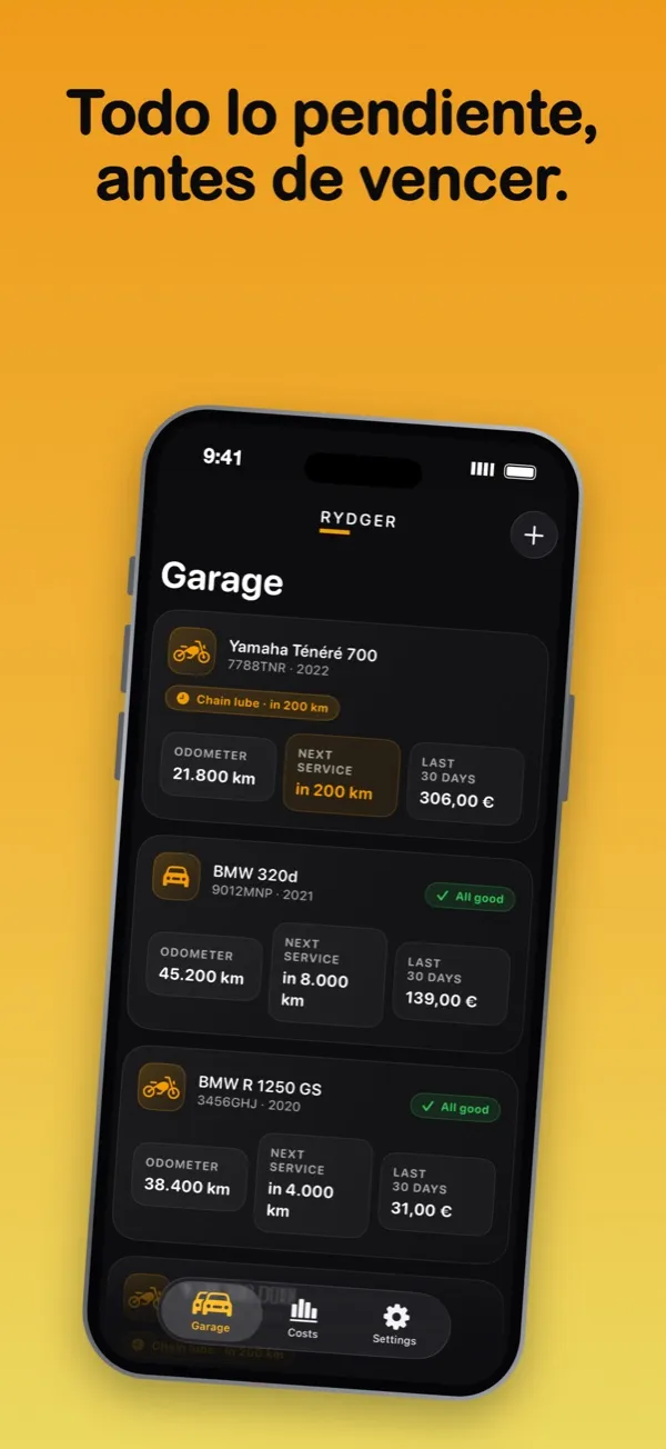 Garaje con varias motos y coches y su próxima revisión